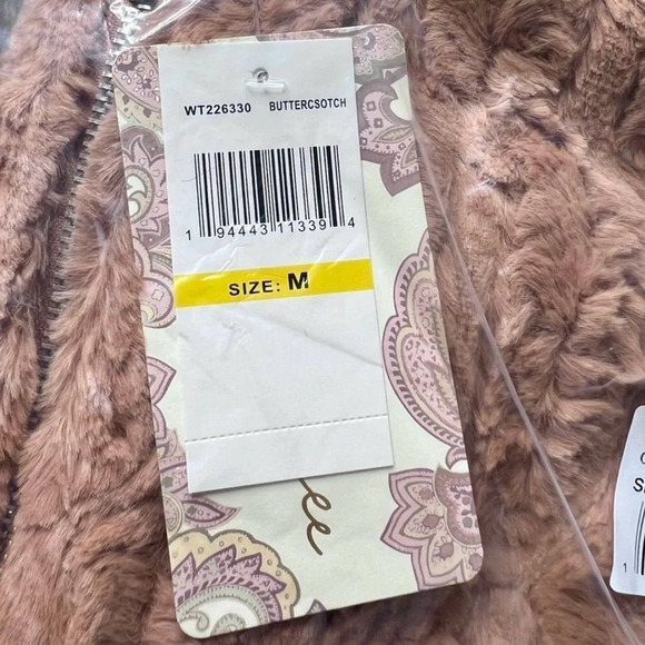 Band of the Free Angel Faux Fur Hooded Jacket in Butterscotch. Size Medium. NWT! - Picture 6 of 9